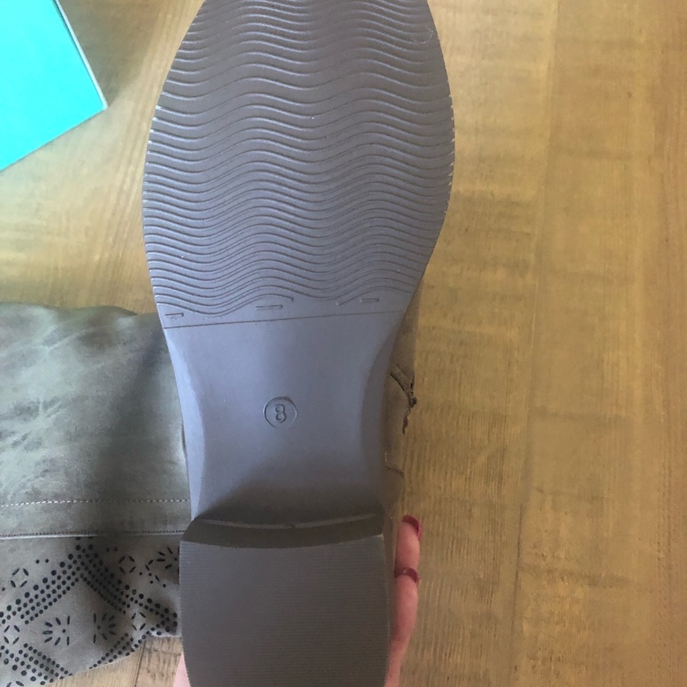 Boots - Picture 2 of 3